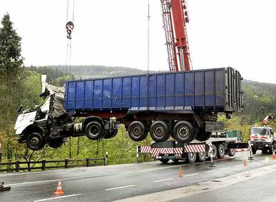 Un camionero muere al volante
