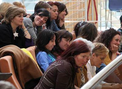DESALOJO DE MUJERES EN LA ASAMBLEA.