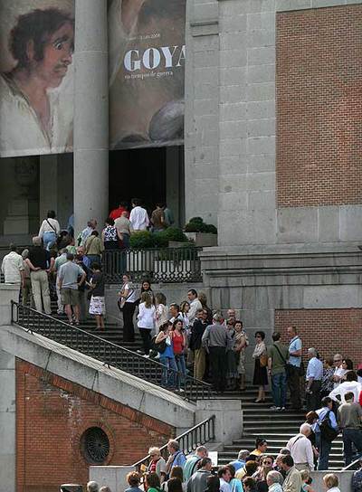 Cola en el Prado para asistir a la muestra  Goya en tiempos de guerra. 
