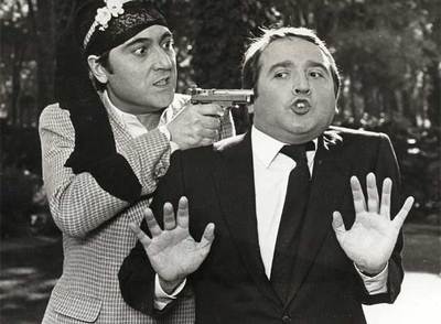 Pajares y Esteso, en un fotograma de  Todos al suelo , de Mariano Ozores.