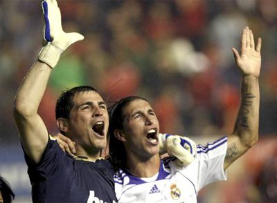 Casillas y sergio Ramos festejan el título de Liga.