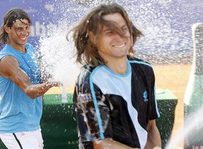 Rafael Nadal ducha con cava a David Ferrer.