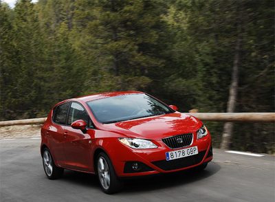 El nuevo Ibiza es uno de los utilitarios más grandes y su diseño hace que parezca mayor que sus competidores. La solidez del frontal y los nervios laterales definen su imagen.