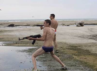 Un fotograma de la película  Gomorra , del director Matteo Garrone, basada el libro del mismo título, de Roberto Saviano.