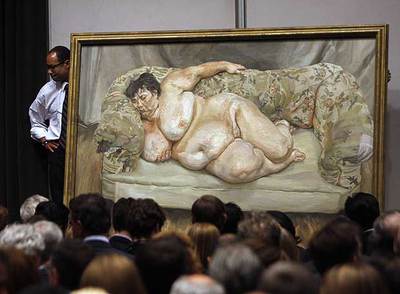 Benefits supervisor sleeping,  de Lucian Freud, durante su exhibición en Christie's antes de la subasta.