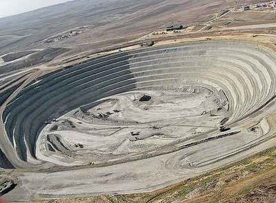 Vista aérea de la corta de la mina Cobre Las Cruces, en Gerena (Sevilla).