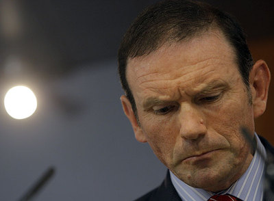 El  lehendakari , Juan José Ibarretxe, en la conferencia de prensa que protagonizó en La Moncloa.