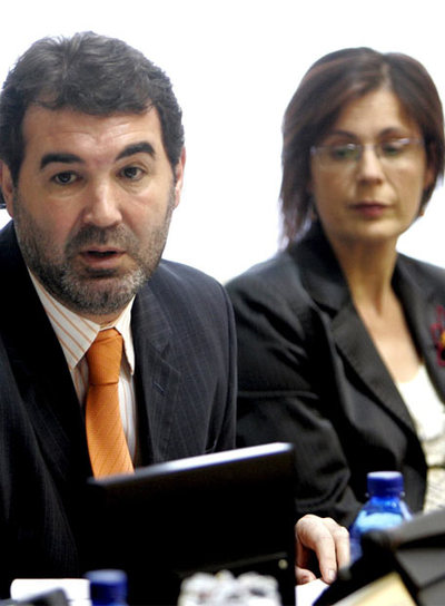 Anxo Quintana en la Comisión no permanente del Parlamento, ayer.