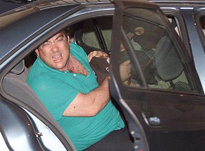 Francisco Javier López Peña,  Thierry , la madrugada del jueves en un coche de la policía tras el registro del piso de Burdeos.