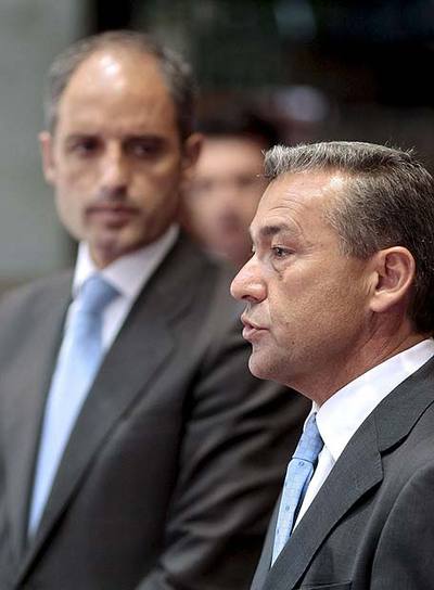 Camps junto a Rivero, ayer, en el Palau de la Generalitat.