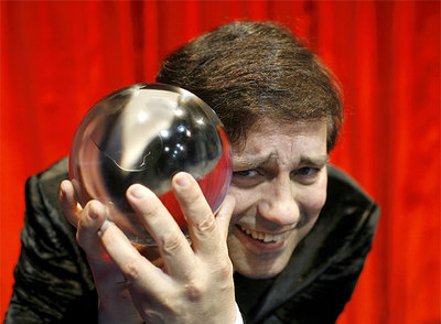 El Mago Antón, en el local de la Asociación de Magos, en Santiago.