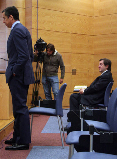 Zaplana se excusa ante la juez, antes de declarar, por olvidar el DNI.
