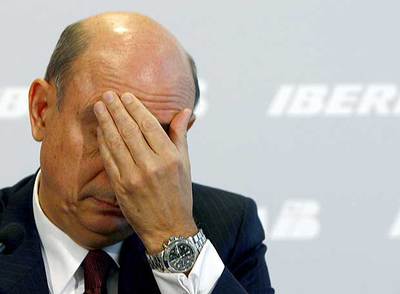 El presidente de Iberia, Fernando Conte, en la junta de accionistas de ayer en Madrid.