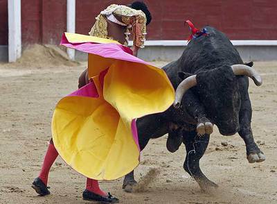 El Cid, en su primera faena de la tarde.