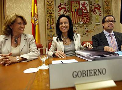 Corredor (en el centro), antes de su comparecencia en la comisión de Vivienda del Congreso.