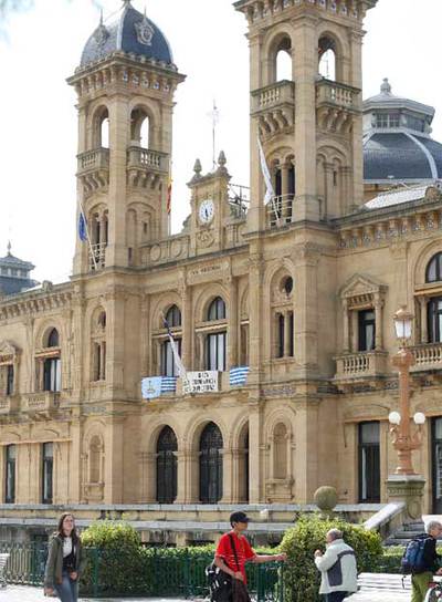 Fachada principal del Ayuntamiento donostiarra.
