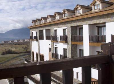 El hotel Barceló Jaca cuenta con campo de golf y con un  spa  de 800 metros cuadrados.