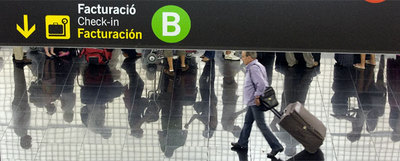 Con el billete electrónico, basta con acudir al  check-in  con el pasaporte o el DNI y el código de la reserva.