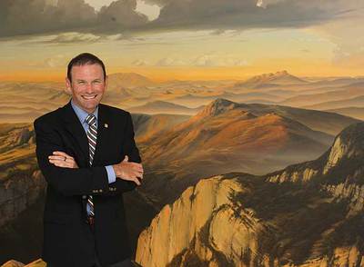 El  lehendakari,  en su despacho en el Parlamento vasco.