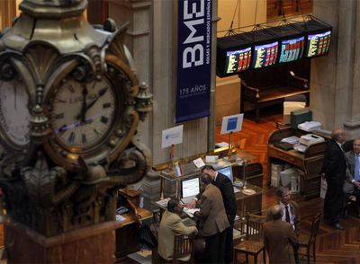 La Bolsa española, y en concreto algunas acciones que se cotizan en ella, están sirviendo como referencia en nuevos productos de inversión.