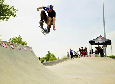 Una imagen de un  skater  en una rampa.