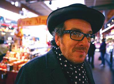El cantante Elvis Costello actuará a finales de mes en España dentro de la gira de su último disco,  Momofuku.  