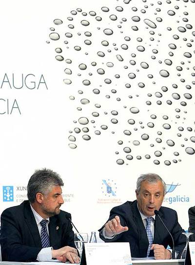 Manuel Vázquez y Carlos Fernández, ayer, en Santiago.