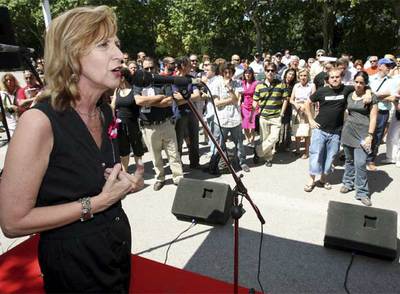 La diputada Rosa Díez, durante el debate ciudadano que organizó ayer en el parque del Retiro.