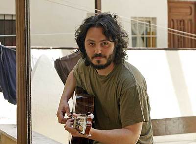 Juan Gómez,  Kanka,  en la corrala donde vive.