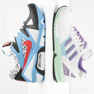 Dos modelos de  retro-zapas.  A la derecha, la zapatilla de Adidas zx700 y, a la izquierda, una reedición rnde Nike.