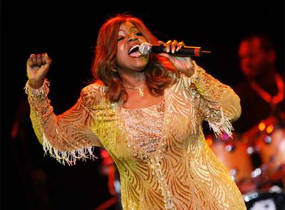 Gloria Gaynor, al comienzo de su actuación.
