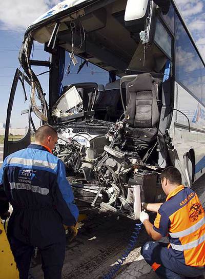 Estado en que quedó el autobús que chocó con un camión en la A-2.