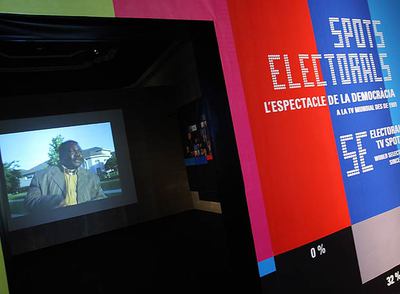 Anuncio que forma parte de la exposición  Spots electorales  en Barcelona.