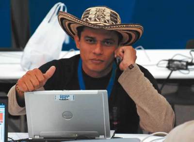 Un asistente a Campus Party Colombia: el arte de combinar la tecnología punta con el icónico sombrero  vueltiao .