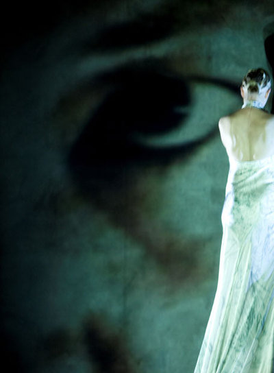 Imagen del espectáculo  Atropa,   sobre textos de Sófocles, Esquilo, Bush y Donald Rumsfeld. 