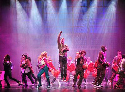 Un momento del espectáculo  High School Musica l en el parque temático Terra Mítica de Benidorm.rn Tifón , en el Parque de Atracciones de Madrid.