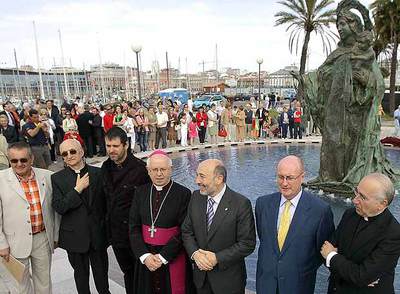 Losada inaugura una estatua de la Virgen del Carmen