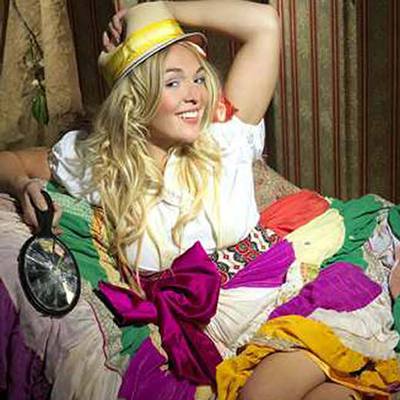 Sophie, paralítica y concursante de  Britain's missing top model .