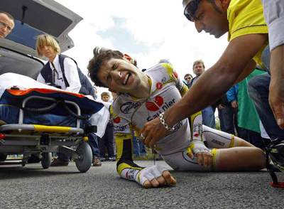 Ángel  Litu  Gómez se duele tras su caída de ayer.