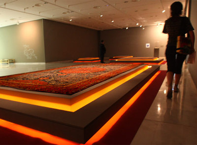 Varias alfombras expuestas en la muestra  Los tres imperios del Islam, Estambul, Isfahán y Delhi,  ayer en Bancaixa.