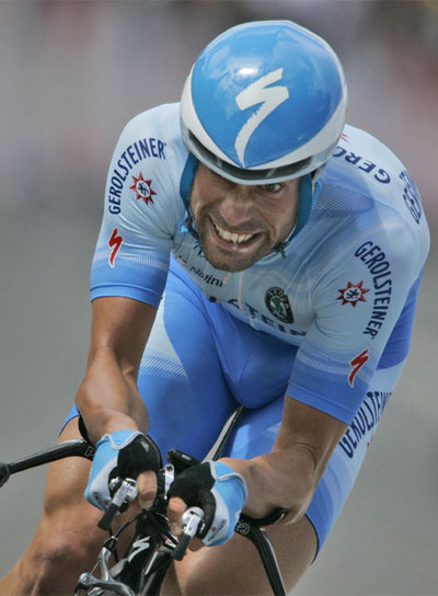 Stefan Schumacher encara el último kilómetro de la etapa.