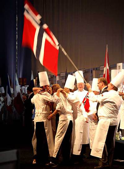 Los  chefs  noruegos, exultantes tras el triunfo.