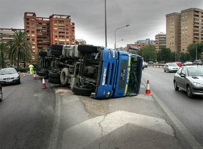 Vuelco a la salida de Valencia