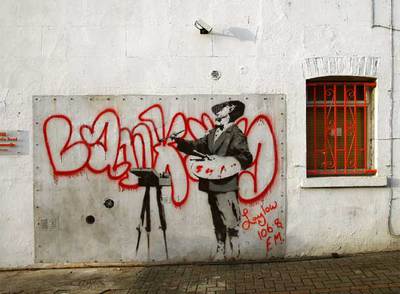 Un   graffiti   pintado en Portobello Road, Londres, y atribuido a Banksy, que fue vendido el pasado enero en eBay por 250.000 euros.