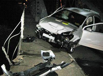 Aparatoso accidente de Albalat de la Ribera de un coche perseguido por la Guardia Civil