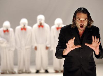 El actor francés Laurent Sauvage, durante la representación de  El sistema,  del director alemán Falk Richter.