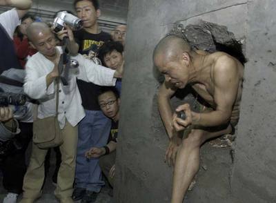  Casting  (2004), acción de He Yunchang.