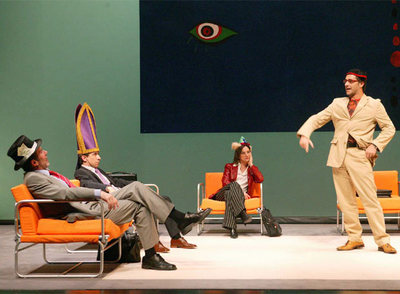 Representación de la obra  El método Grönholm,  de Jordi Galceran, con dirección de Sergi Belbel, en el Teatro Nacional de Cataluña, en Barcelona en 2003.