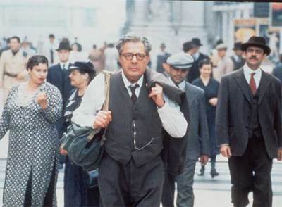 Marcello Mastroianni, en una imagen de la película  Sostiene Pereira , dirigida por Roberto Faenza y basada en la novela de Antonio Tabucchi.