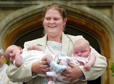 Louise Brown, la primera  niña probeta,  al cumplir 25 años.
